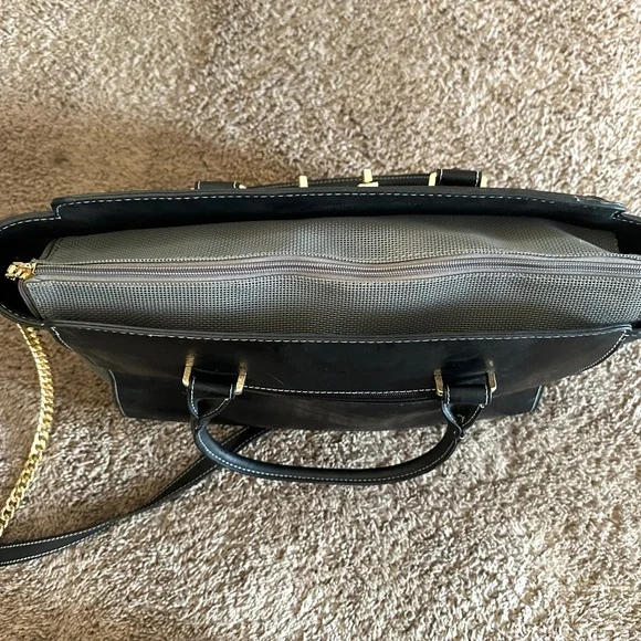 Elegant Black and gold pet carrier - Picture 8 of 11